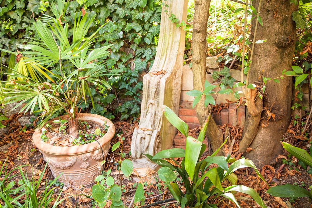 Urban Jungle Apartment Bologna Bagian luar foto
